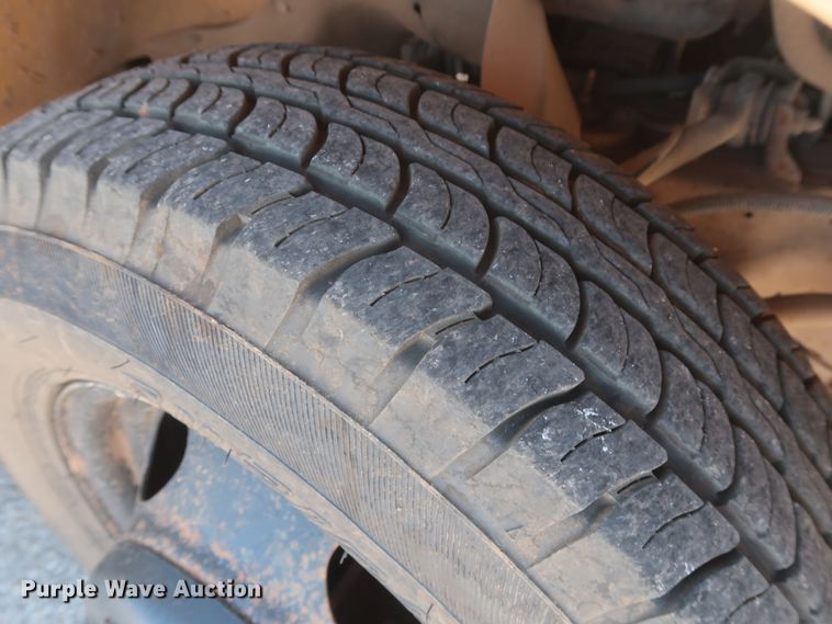 image for item HB9409 2002 GMC Savana G3500  shuttle bus