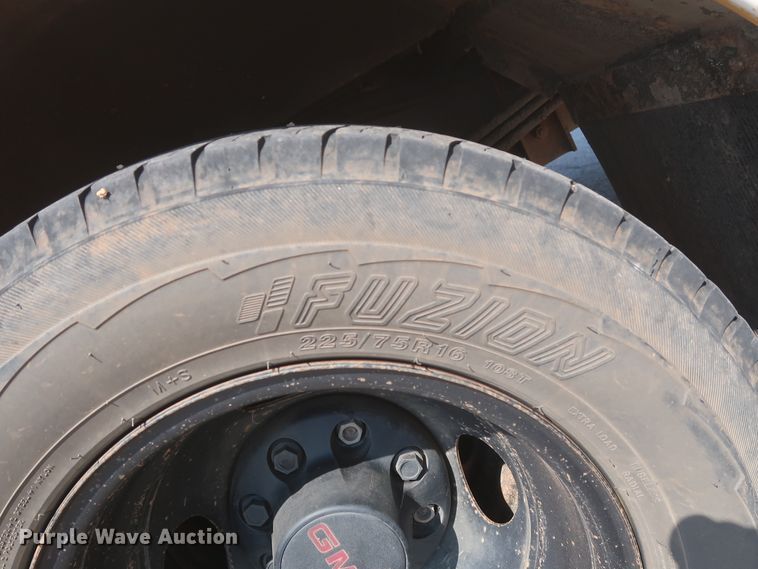 image for item HB9409 2002 GMC Savana G3500  shuttle bus