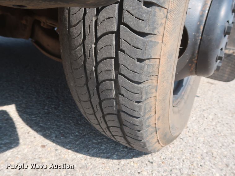 image for item HB9409 2002 GMC Savana G3500  shuttle bus