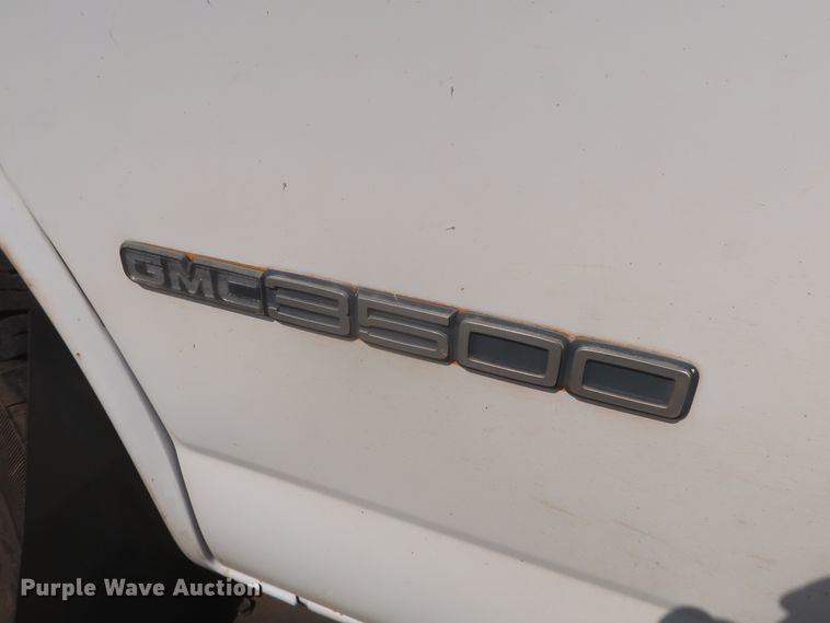 image for item HB9409 2002 GMC Savana G3500  shuttle bus