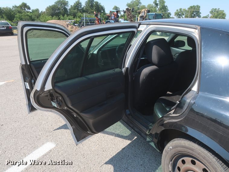 image for item HB9410 2010 Ford Crown Victoria Police Interceptor