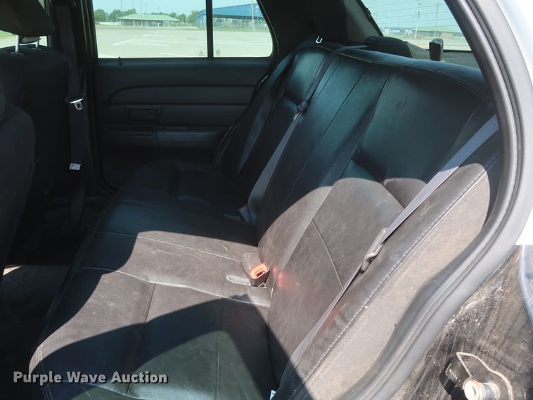 image for item HB9410 2010 Ford Crown Victoria Police Interceptor