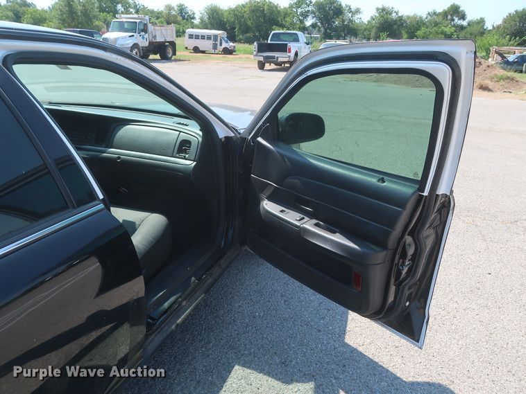 image for item HB9410 2010 Ford Crown Victoria Police Interceptor