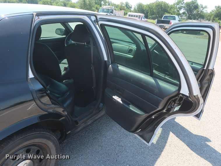 image for item HB9410 2010 Ford Crown Victoria Police Interceptor