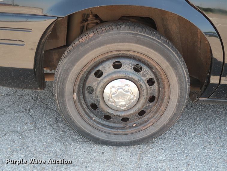 image for item HB9410 2010 Ford Crown Victoria Police Interceptor