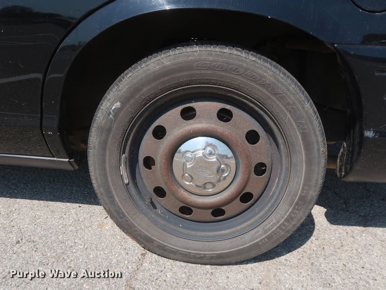 image for item HB9410 2010 Ford Crown Victoria Police Interceptor