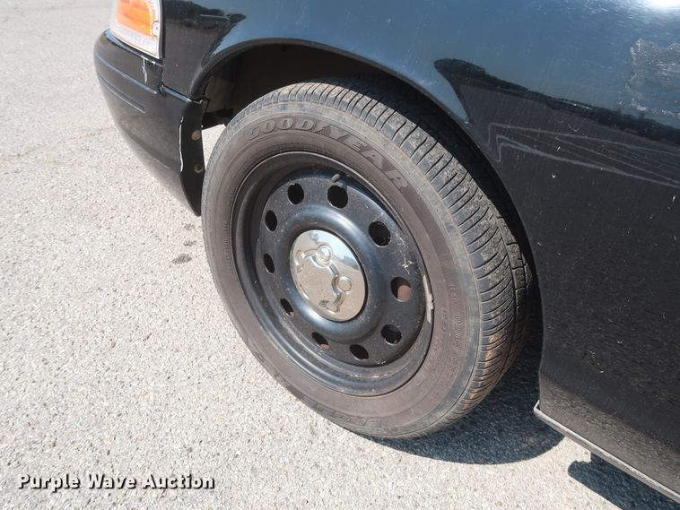 image for item HB9410 2010 Ford Crown Victoria Police Interceptor