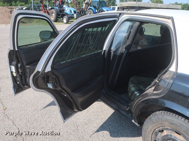 image for item HB9411 2008 Ford Crown Victoria Police Interceptor