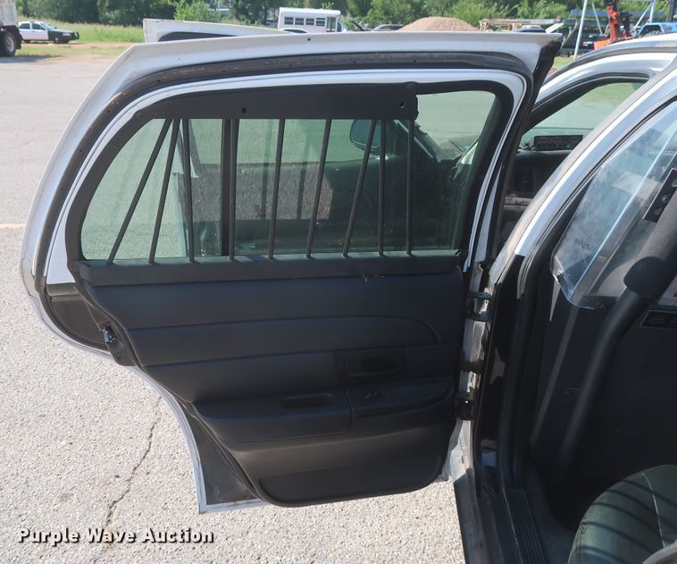 image for item HB9411 2008 Ford Crown Victoria Police Interceptor