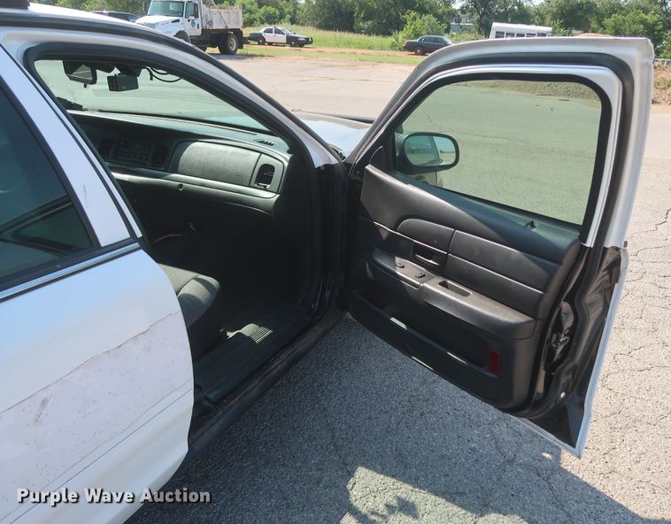 image for item HB9411 2008 Ford Crown Victoria Police Interceptor