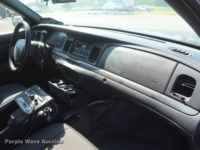 image for item HB9411 2008 Ford Crown Victoria Police Interceptor