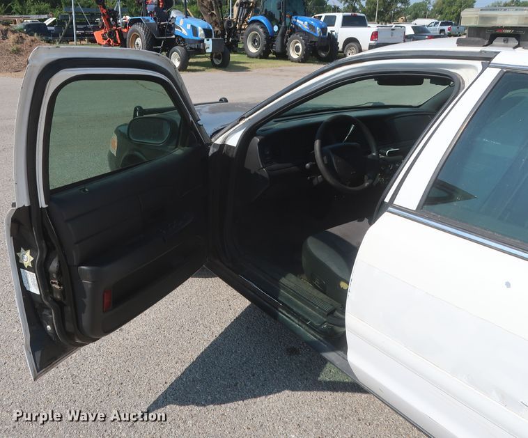 image for item HB9412 2008 Ford Crown Victoria Police Interceptor