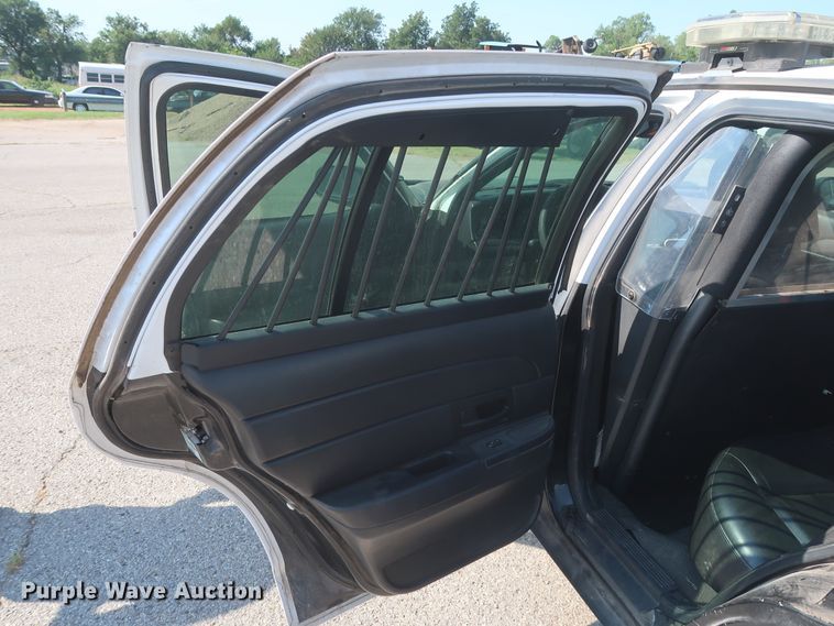 image for item HB9412 2008 Ford Crown Victoria Police Interceptor