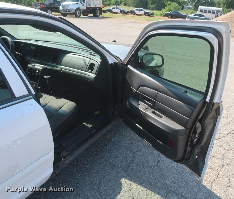 image for item HB9413 2008 Ford Crown Victoria Police Interceptor