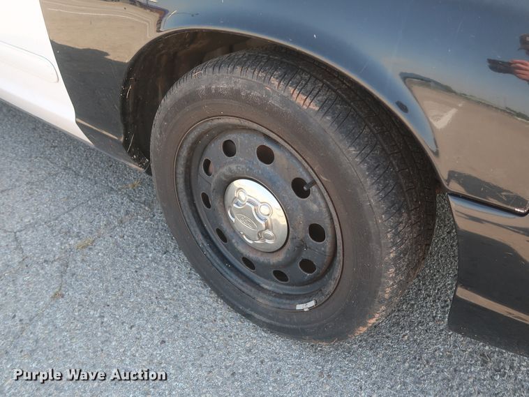 image for item HB9413 2008 Ford Crown Victoria Police Interceptor