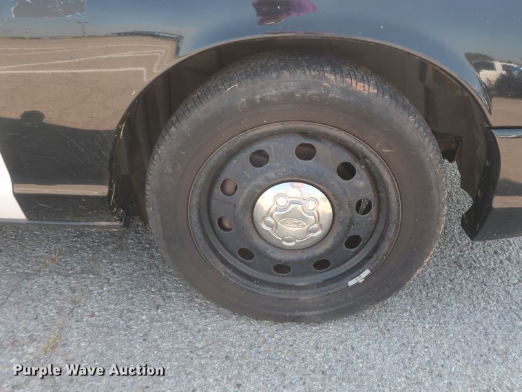 image for item HB9413 2008 Ford Crown Victoria Police Interceptor