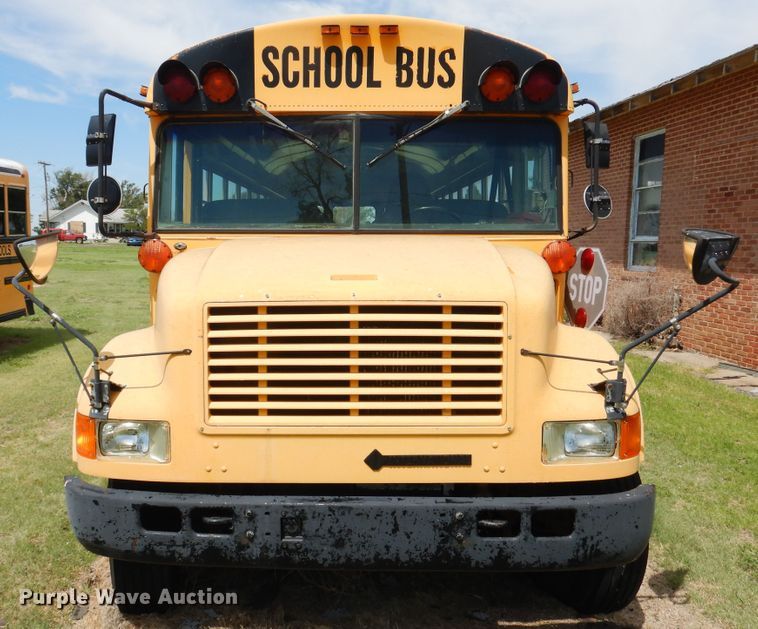 image for item HO9020 1995 International 3800  school bus