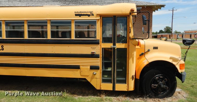 image for item HO9020 1995 International 3800  school bus