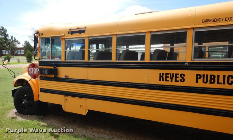 image for item HO9020 1995 International 3800  school bus