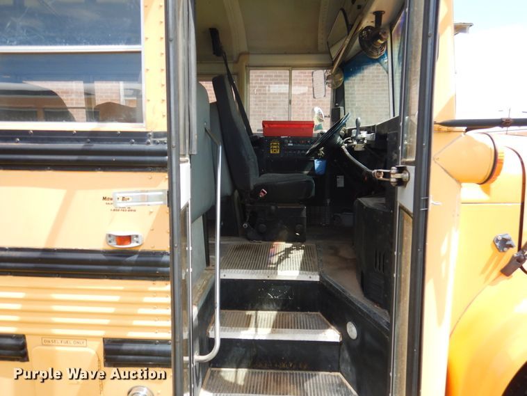 image for item HO9020 1995 International 3800  school bus