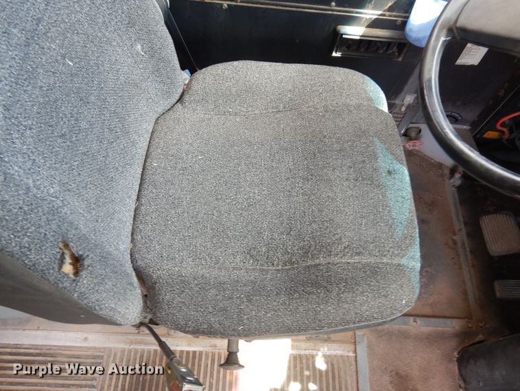 image for item HO9020 1995 International 3800  school bus