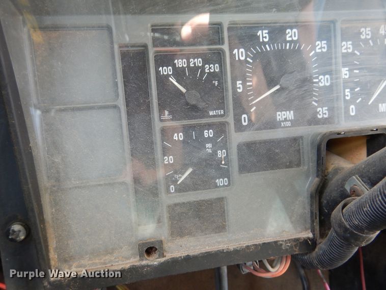 image for item HO9020 1995 International 3800  school bus