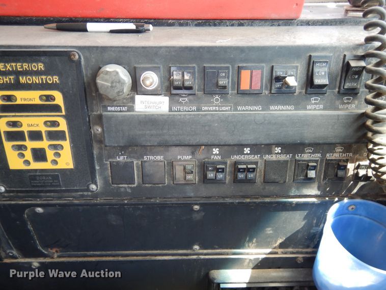 image for item HO9020 1995 International 3800  school bus