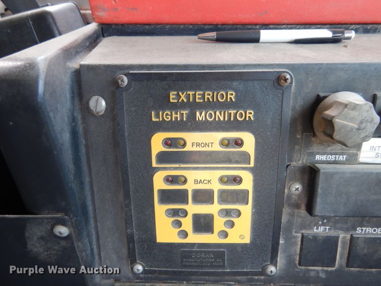 image for item HO9020 1995 International 3800  school bus