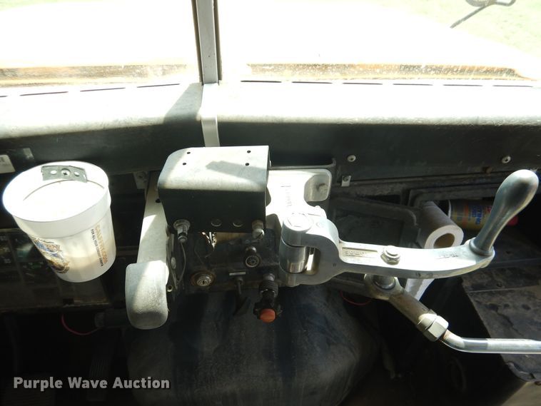 image for item HO9020 1995 International 3800  school bus