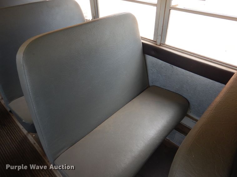 image for item HO9020 1995 International 3800  school bus