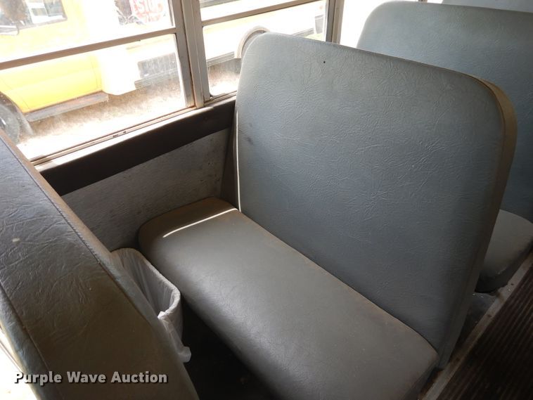 image for item HO9020 1995 International 3800  school bus