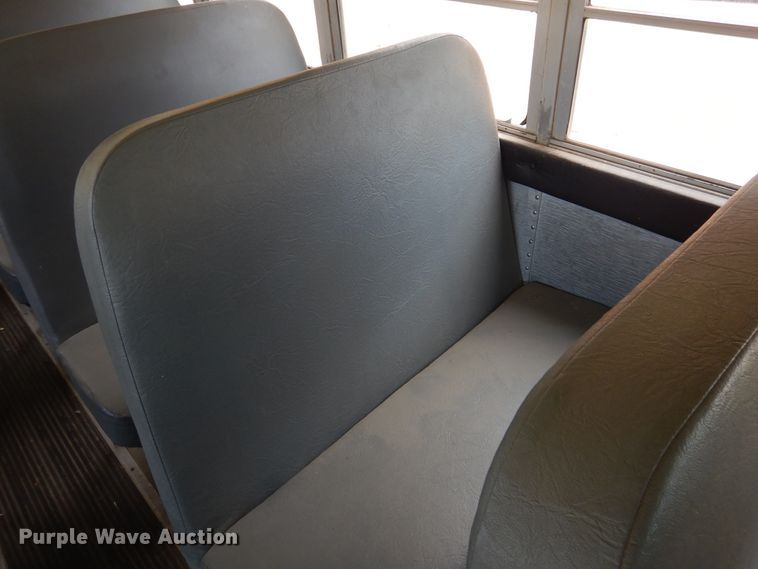 image for item HO9020 1995 International 3800  school bus