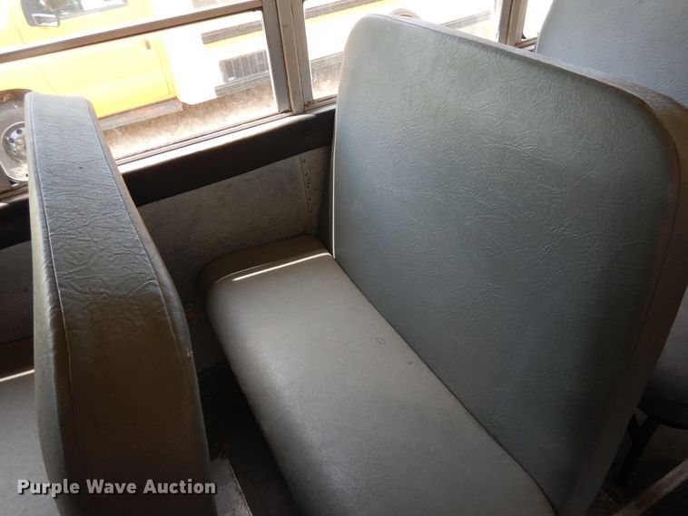 image for item HO9020 1995 International 3800  school bus