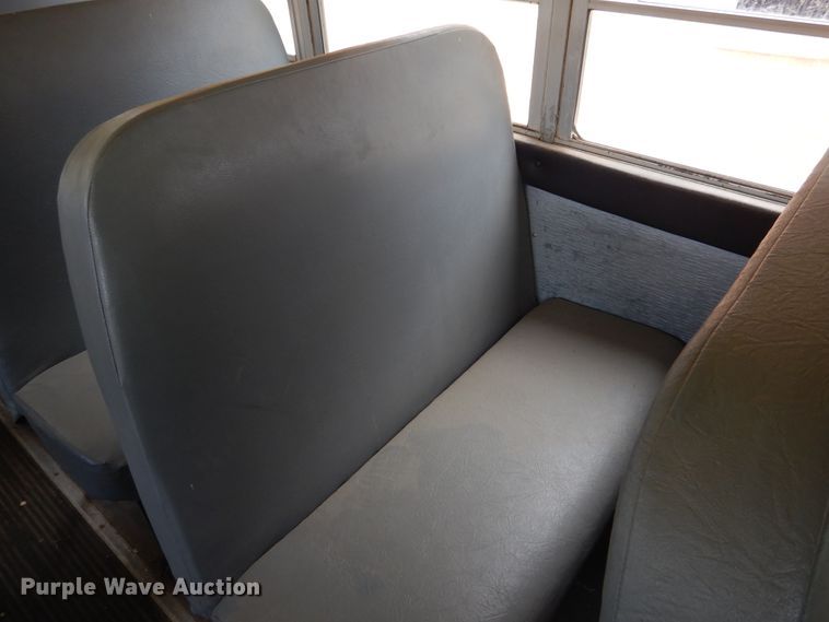 image for item HO9020 1995 International 3800  school bus