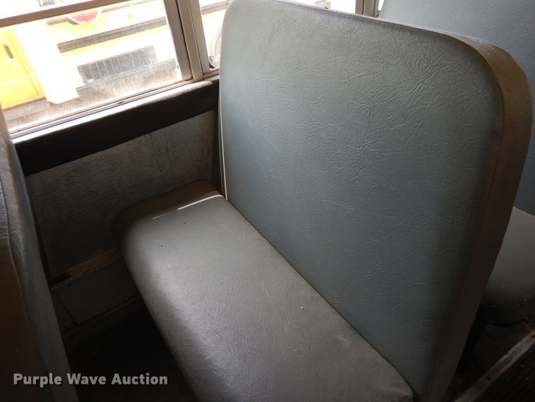 image for item HO9020 1995 International 3800  school bus