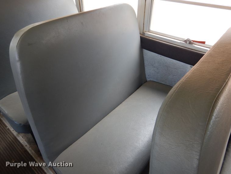 image for item HO9020 1995 International 3800  school bus