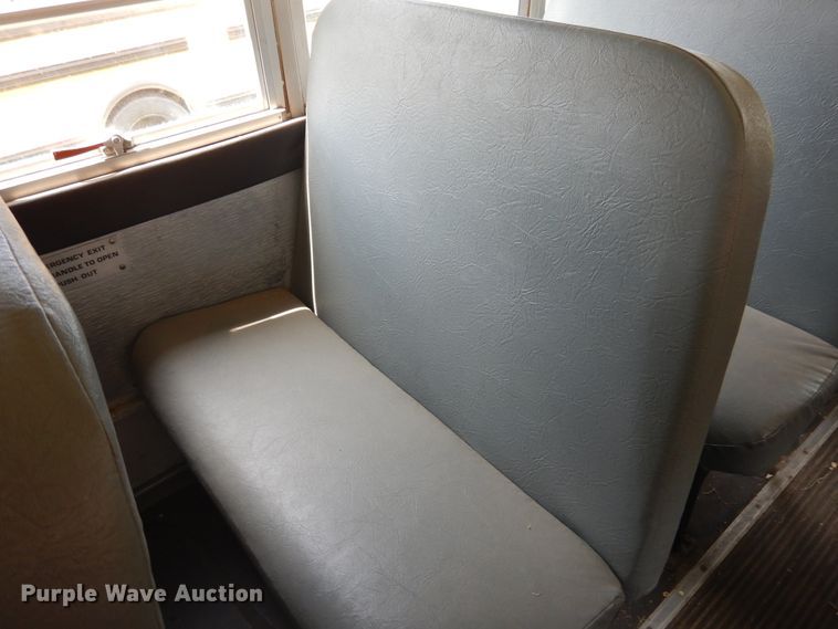 image for item HO9020 1995 International 3800  school bus