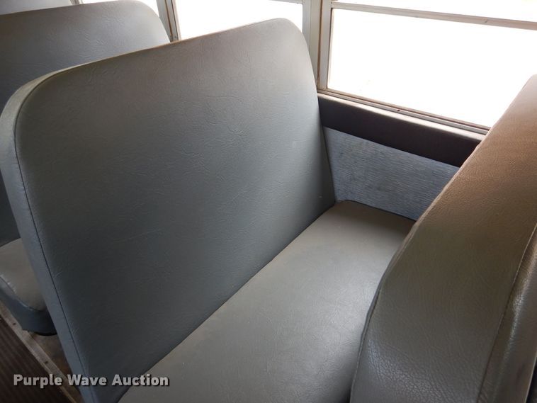 image for item HO9020 1995 International 3800  school bus