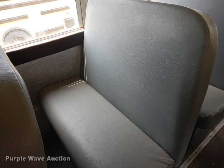 image for item HO9020 1995 International 3800  school bus