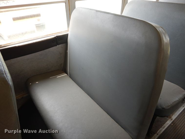 image for item HO9020 1995 International 3800  school bus