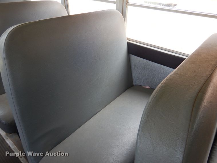 image for item HO9020 1995 International 3800  school bus