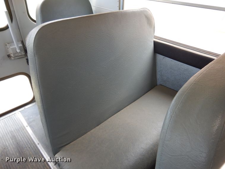 image for item HO9020 1995 International 3800  school bus