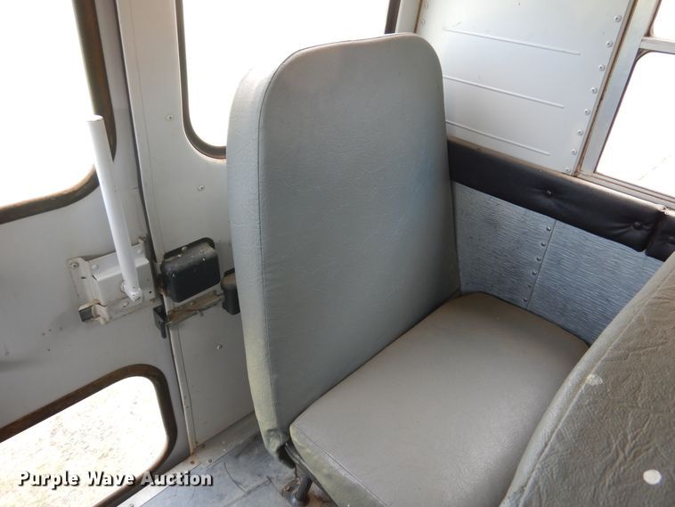 image for item HO9020 1995 International 3800  school bus