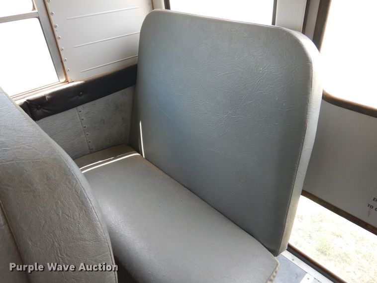 image for item HO9020 1995 International 3800  school bus