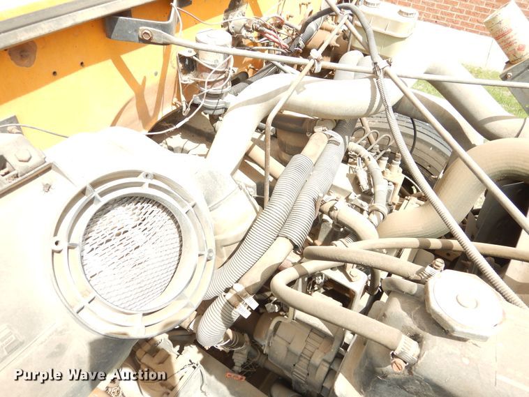 image for item HO9020 1995 International 3800  school bus