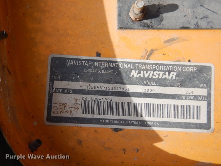 image for item HO9020 1995 International 3800  school bus