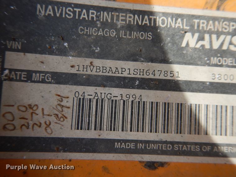 image for item HO9020 1995 International 3800  school bus