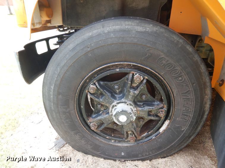 image for item HO9020 1995 International 3800  school bus