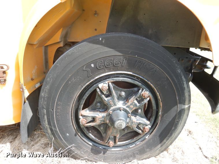 image for item HO9020 1995 International 3800  school bus