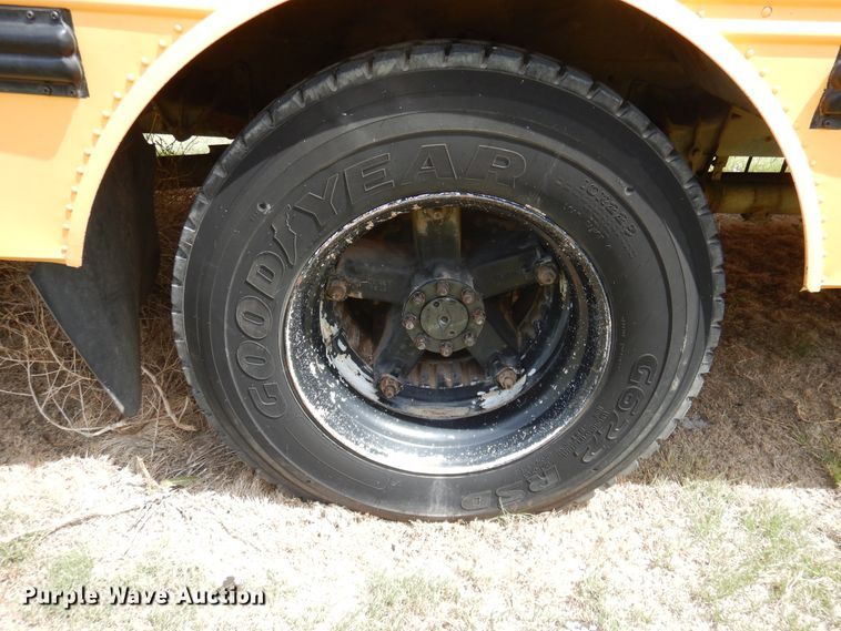 image for item HO9020 1995 International 3800  school bus